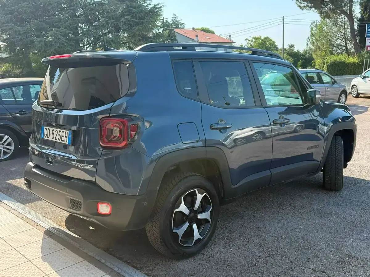 Usata Jeep Renegade Trailhawk 179 CV (131 kW) 2021 Blu/azzurro SUV