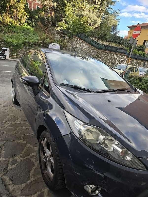 Usado Ford Fiesta 68 HP (50 kW) 2012 Azul Citadino