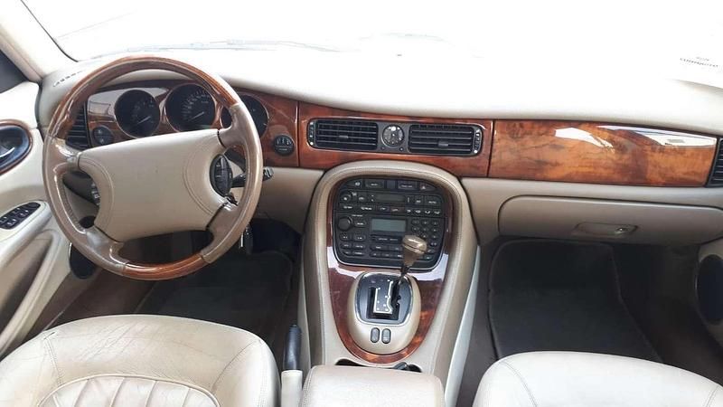 Usata Jaguar XJ8 Executive 284 CV (208 kW) 1998 Verde Berlina