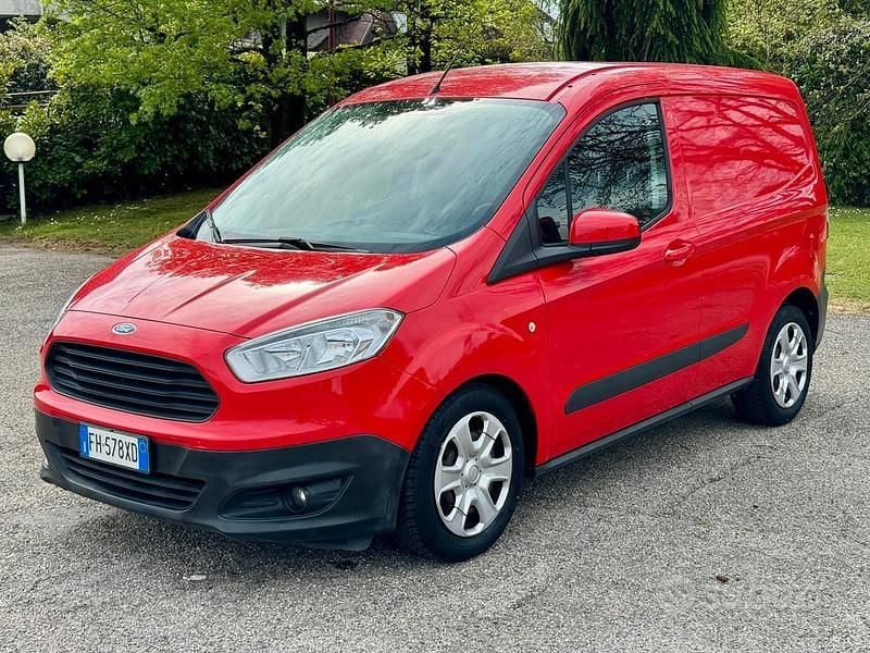Usata Ford Transit 76 CV (55 kW) 2017 Rosso SUV