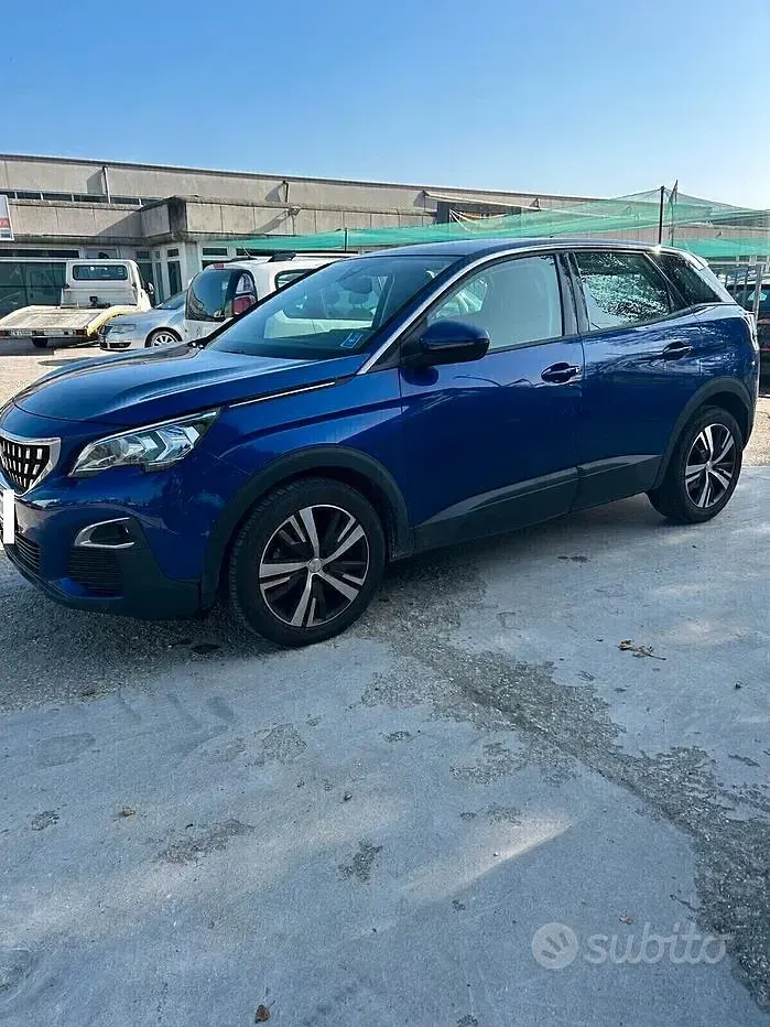 Usata Peugeot 3008 Allure 131 CV (96 kW) 2019 Blu SUV