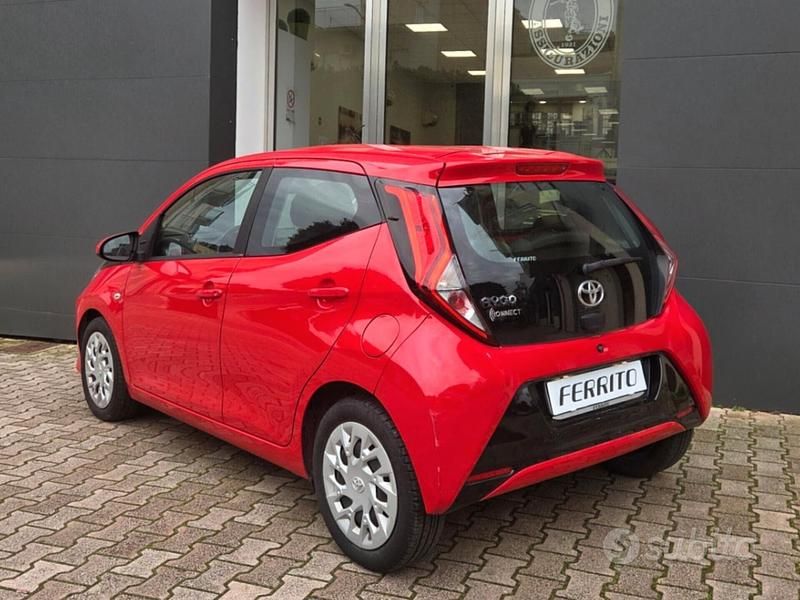 Usata Toyota Aygo Connect Style 72 CV (52 kW) 2020 Rosso Utilitaria