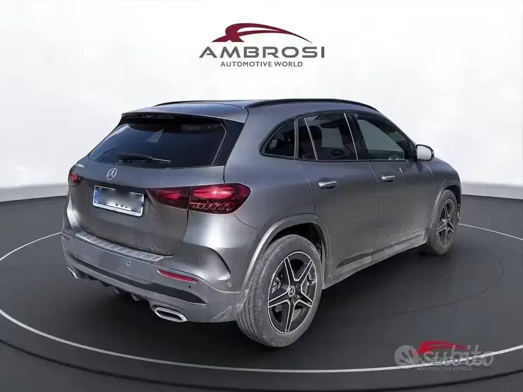 Usata Mercedes GLA180 AMG line 116 CV (85 kW) 2023 Grigio SUV