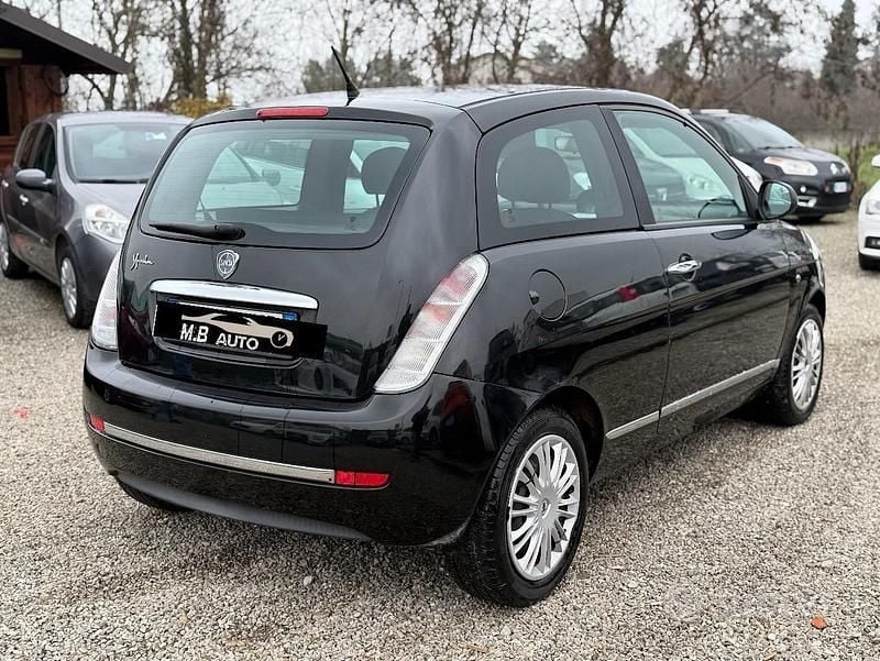Usata Lancia Ypsilon 69 CV (50 kW) 2012 Nero Utilitaria