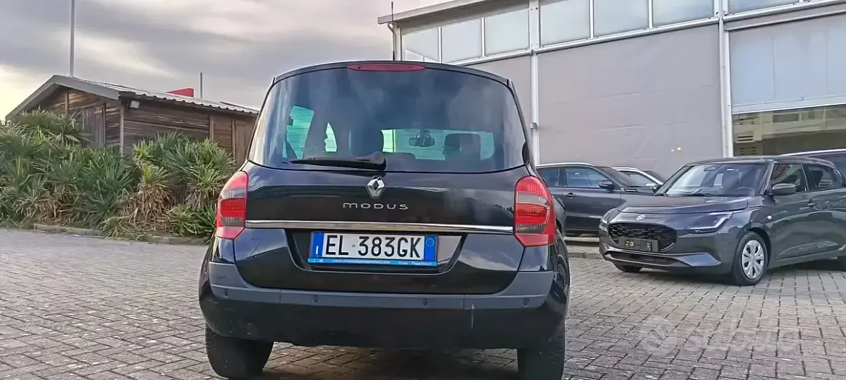 Usata Renault Modus 75 CV (55 kW) 2012 Nero Monovolume