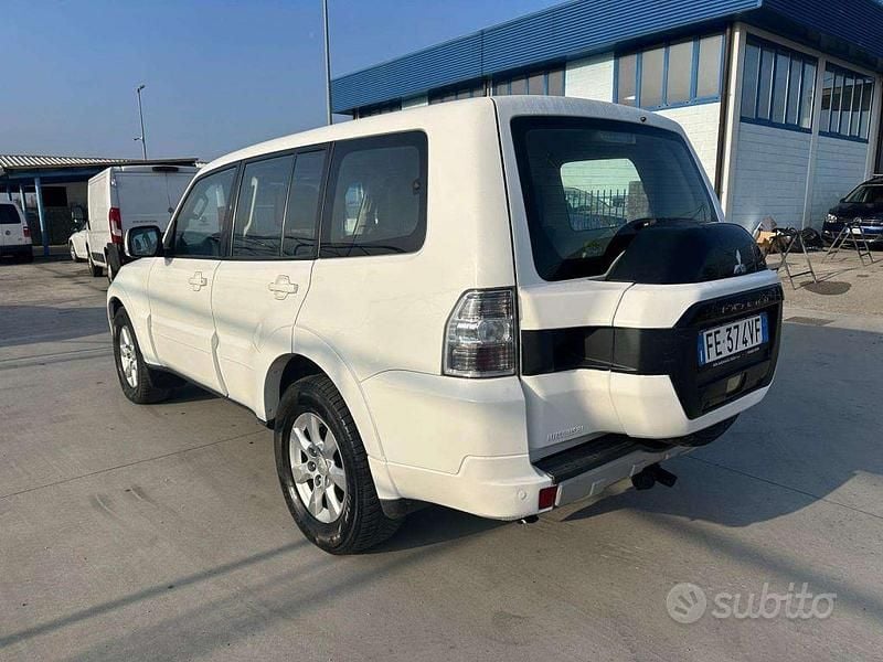 Usata Mitsubishi Pajero Instyle 190 CV (139 kW) 2016 Bianco SUV