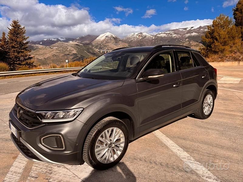 Usata VW T-Roc Life 2023 Grigio SUV