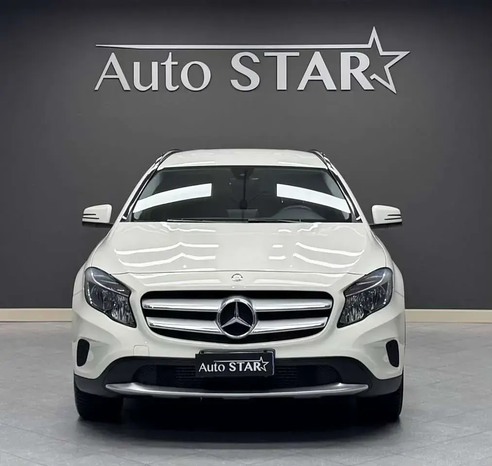 Usata Mercedes GLA200 136 CV (100 kW) 2016 Bianco SUV