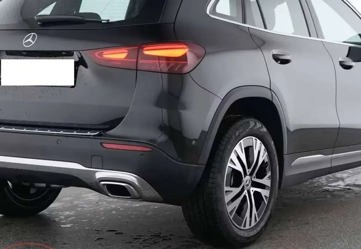 Usata Mercedes GLA180 Advanced 116 CV (85 kW) 2025 Nero SUV