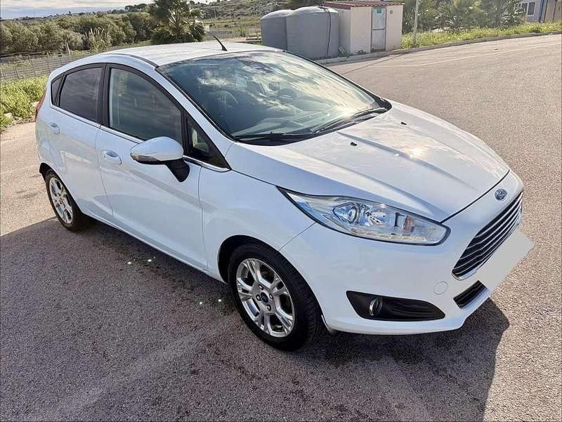 Usata Ford Fiesta Titanium 75 CV (55 kW) 2016 Bianco Berlina