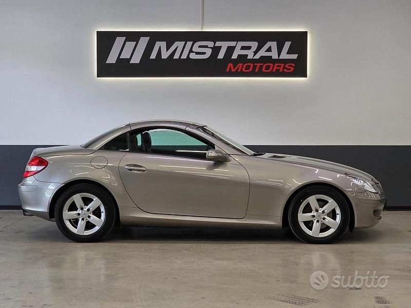 Usata Mercedes SLK200 163 CV (119 kW) 2006 Grigio Cabrio