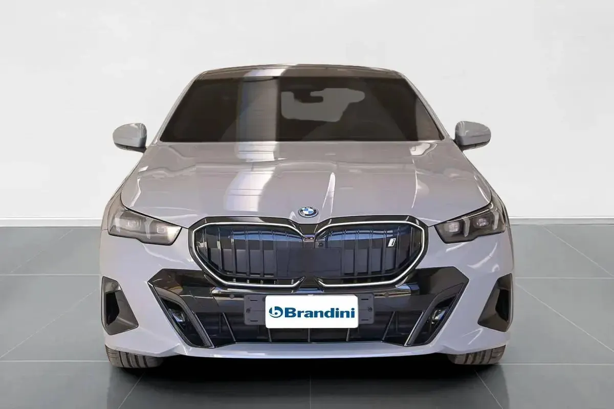 Usata BMW i5 Comfort Edition 250 kW (340 CV) 2024 Grigio Berlina
