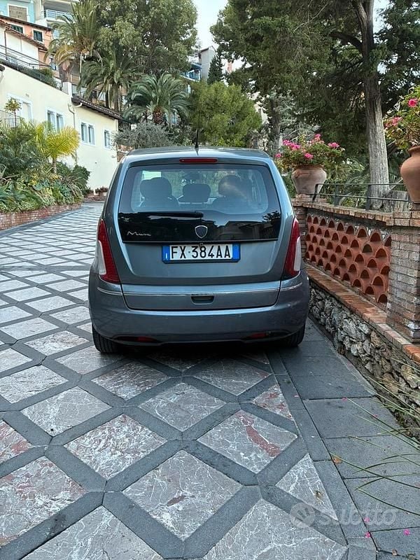 Usata Lancia Musa 77 CV (56 kW) 2009 Grigio Monovolume
