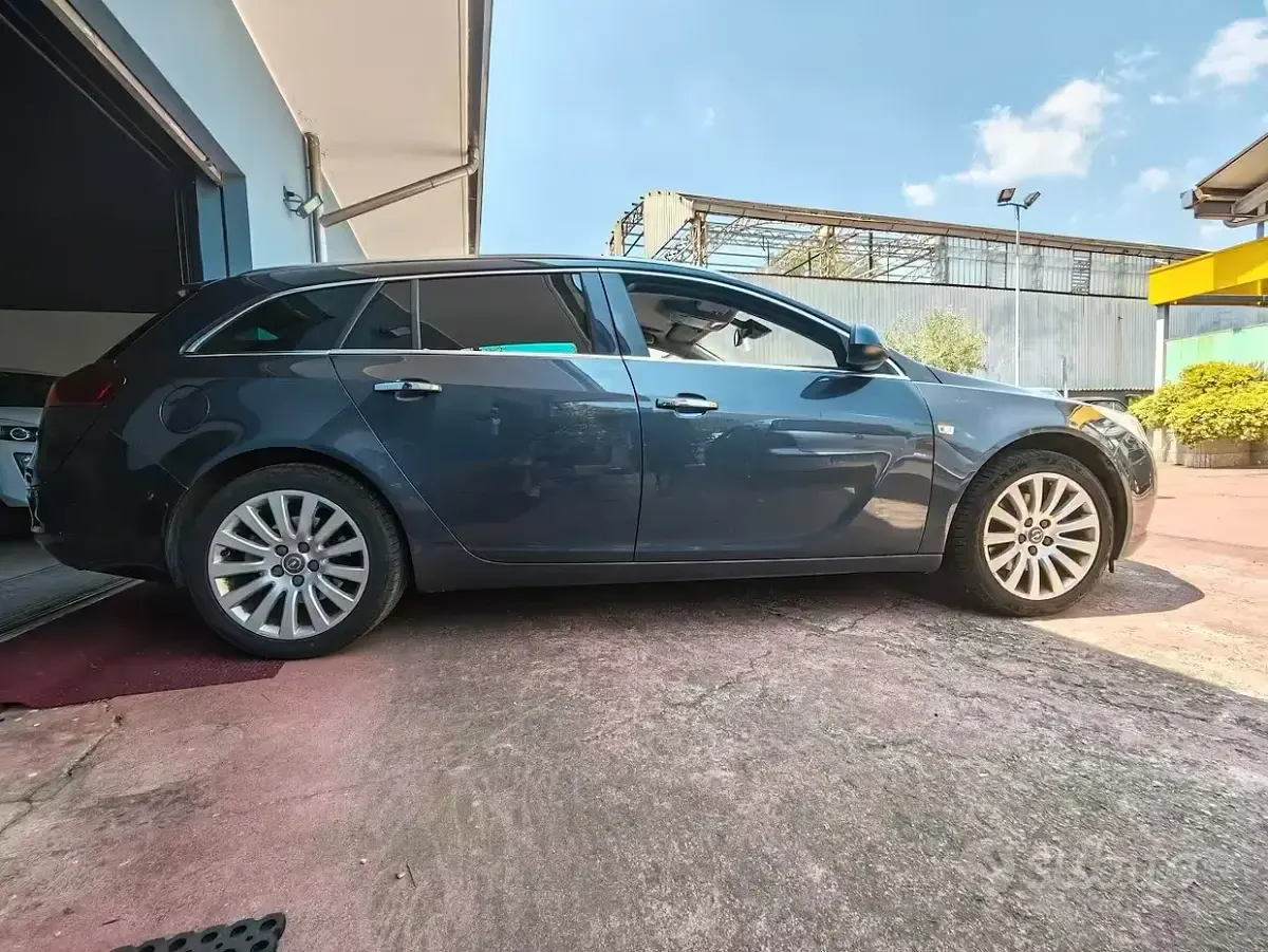 Usata Opel Insignia Cosmo 160 CV (117 kW) 2011 Bluazzurro Station wagon