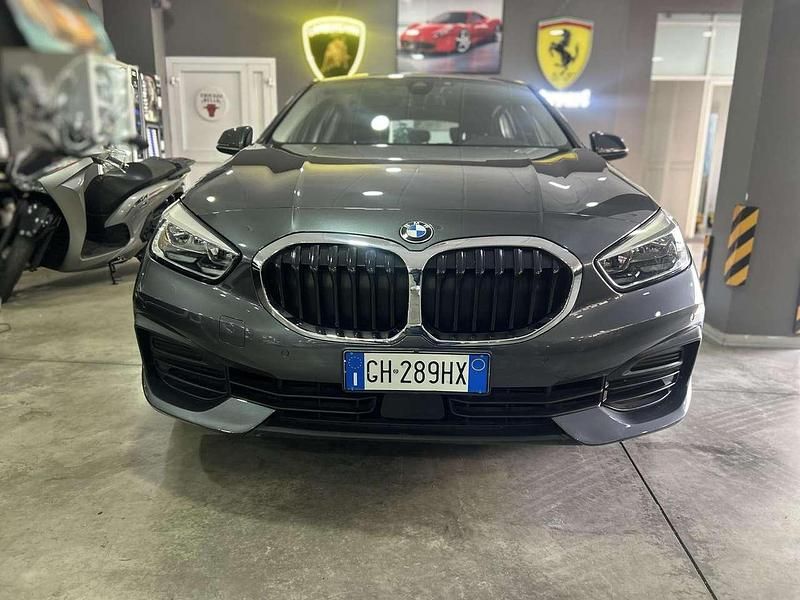 Usata BMW 118 Advantage 150 CV (110 kW) 2021 Grigio Utilitaria