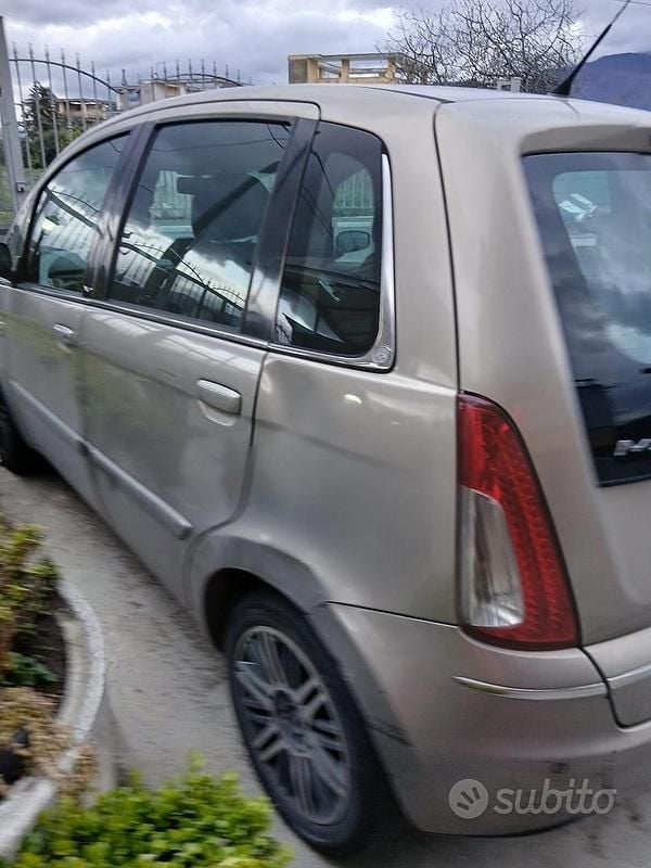 Occasion Lancia Musa 90 PK (66 kW) 2008 Grijs MPV