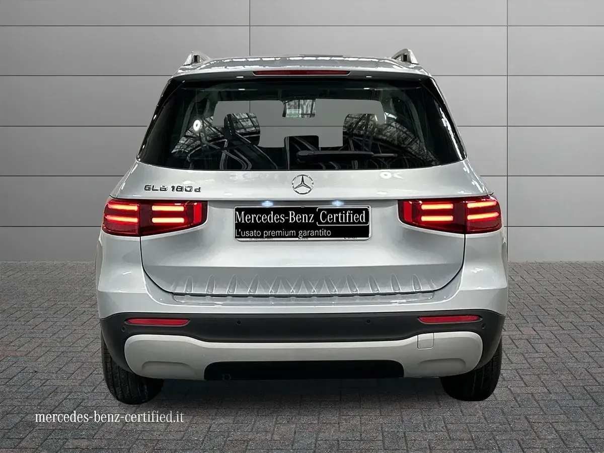 Käytetty Mercedes GLB180 Advanced 116 HP (85 kW) 2025 Musta Katumaasturi