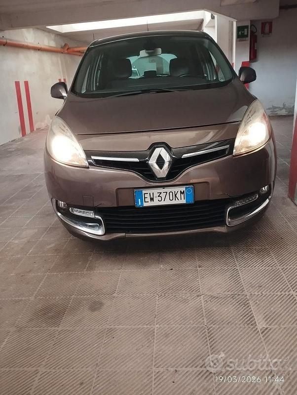 Usata Renault Scénic III 110 CV (80 kW) 2014 Marrone Monovolume