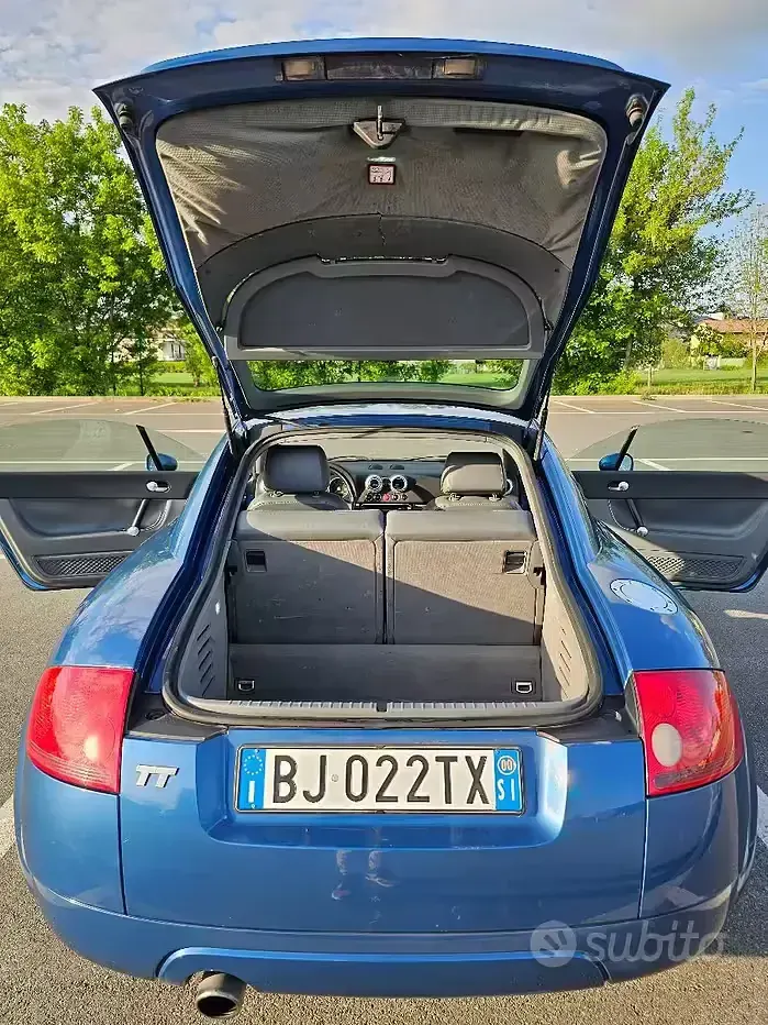 Second-hand Audi TT Ambiente 179 CP (131 kW) 2000 Albastru Coupe