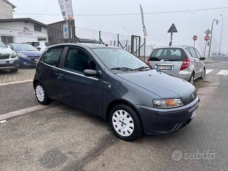 Usata Fiat Punto 60 CV (44 kW) 2001 Blu Berlina