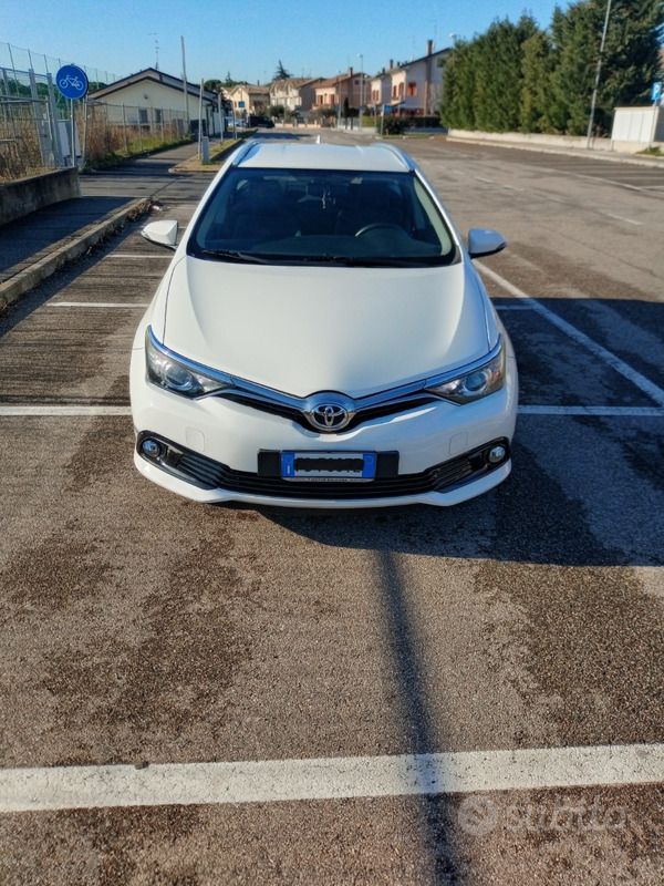 Usata 2015 Toyota Auris Touring Sports Station wagon | 9000 € (Ottimo prezzo) - Immagine 1/4