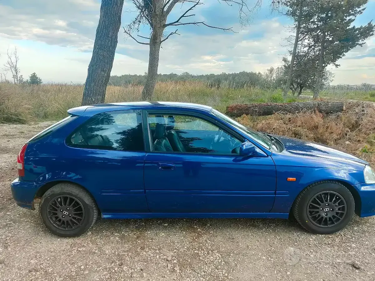 Usata Honda Civic 90 CV (66 kW) 2001 Blu Berlina