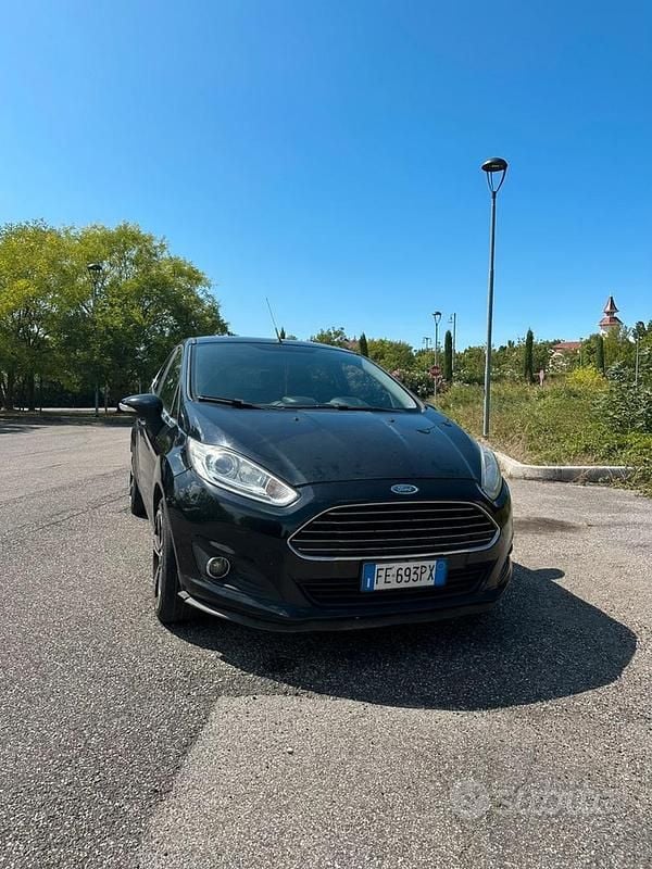 Usata Ford Fiesta 49 CV (36 kW) 2016 Nero Utilitaria