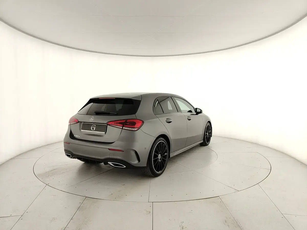 Usata Mercedes A180 Premium 116 CV (85 kW) 2020 Grigio Berlina