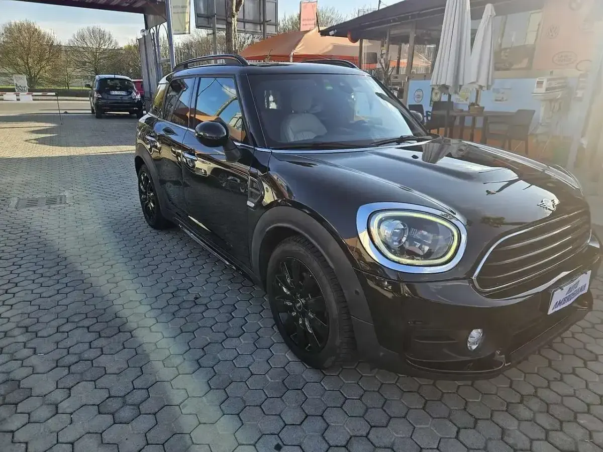 Begagnad Mini Cooper D Countryman Hype 150 HK (110 kW) 2019 Svart SUV
