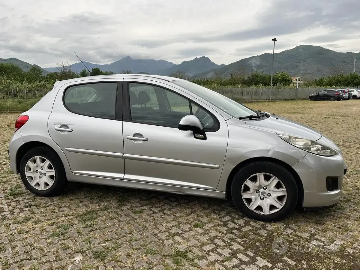 Usata Peugeot 207 68 CV (50 kW) 2012 Berlina