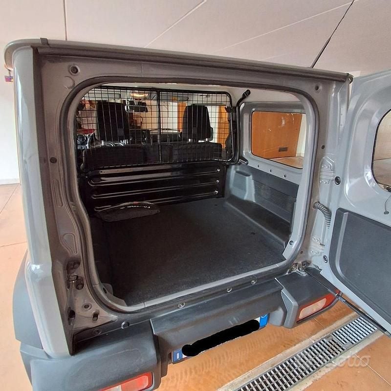 Usata Suzuki Jimny 102 CV (75 kW) 2020 Grigio SUV