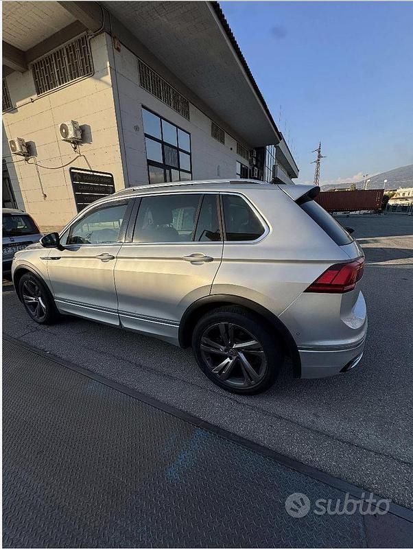 Usata VW Tiguan R-line 150 CV (110 kW) 2020 Grigio SUV