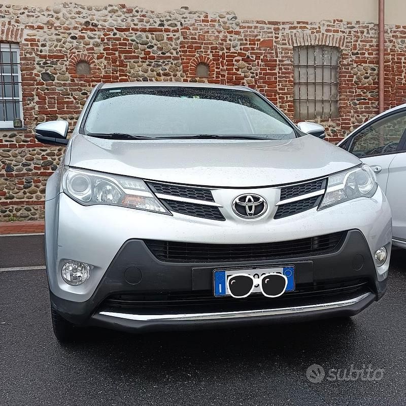 Grigio Usata 2015 Toyota RAV4 SUV | 10.000 € - Immagine 1/4