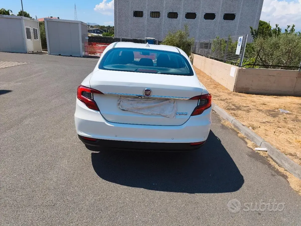Usata Fiat Tipo 120 CV (88 kW) 2015 Bianco Berlina