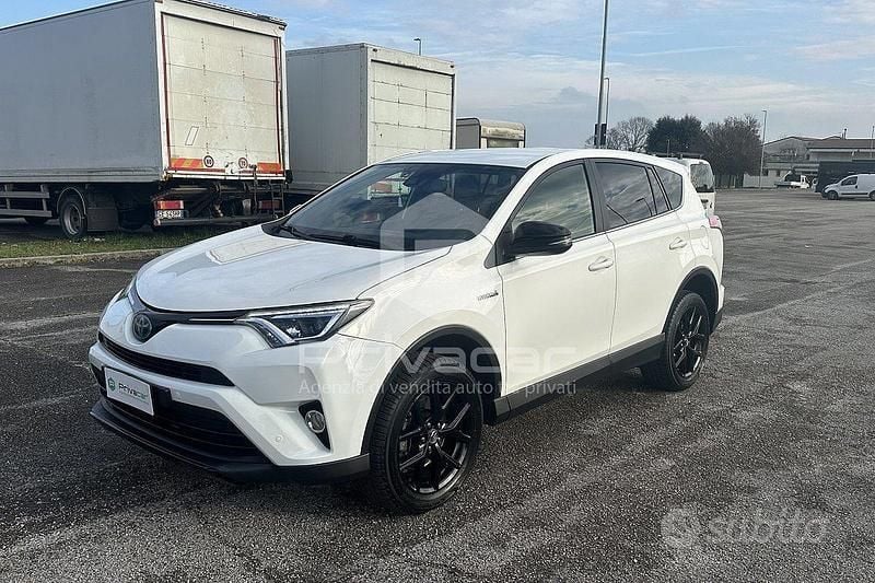 Usata Toyota RAV4 Business Edition 155 CV (114 kW) 2018 Bianco SUV
