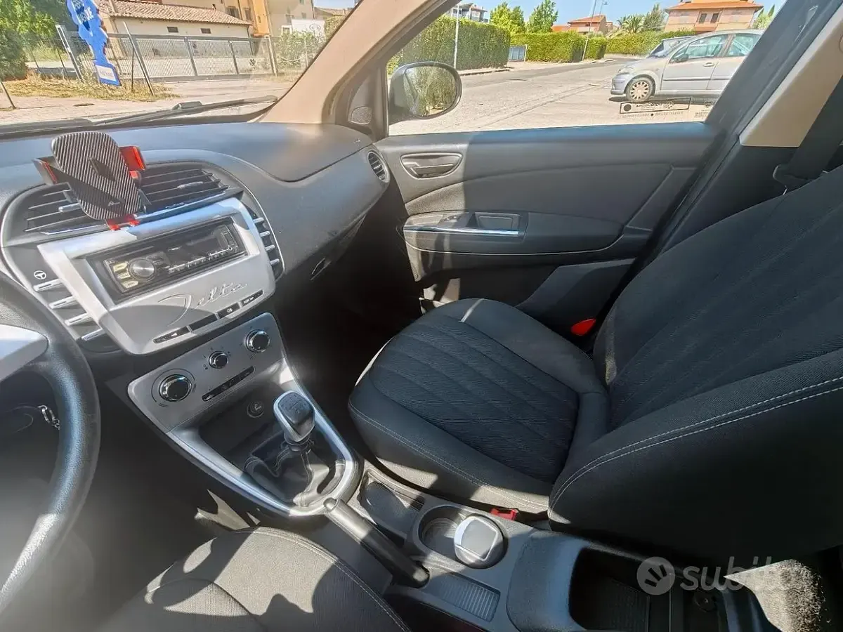 Usata Lancia Delta 105 CV (77 kW) 2013 Grigio Utilitaria