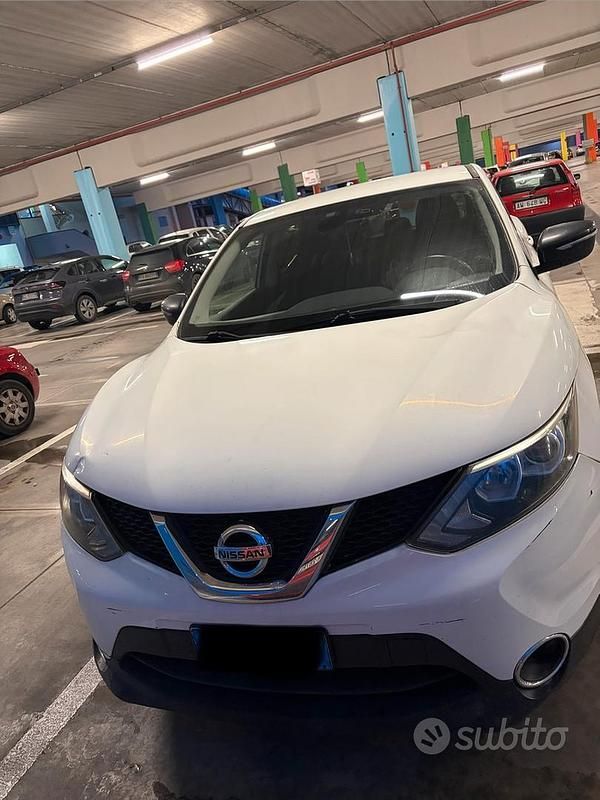 Usata Nissan Qashqai Acenta 110 CV (80 kW) 2016 Bianco SUV