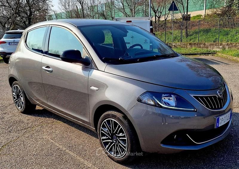 Usata Lancia Ypsilon 69 CV (50 kW) 2023 Gray Utilitaria