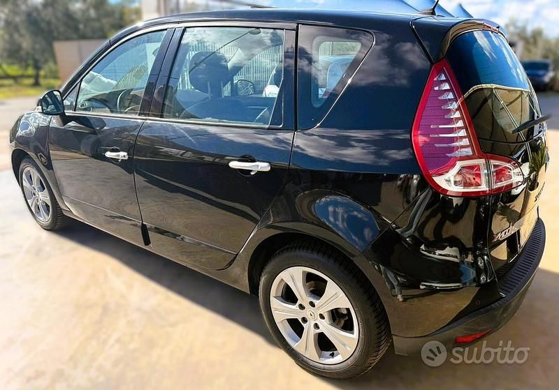 Usata Renault Scénic III 110 CV (80 kW) 2011 Nero Monovolume