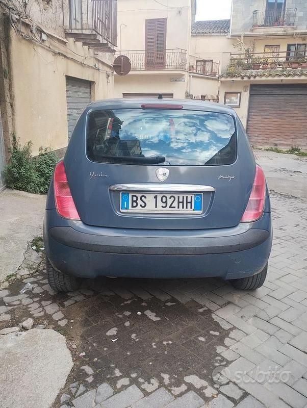 Usata Lancia Ypsilon 69 CV (50 kW) 2003 Grigio Utilitaria
