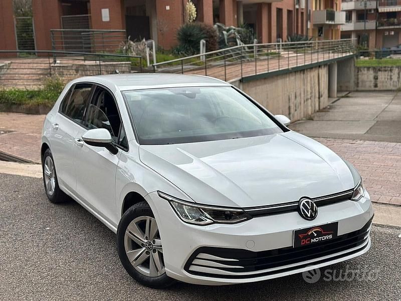 Bianco Usata 2022 VW Golf Life Tre volumi | 19.850 € (Super prezzo) - Immagine 1/4