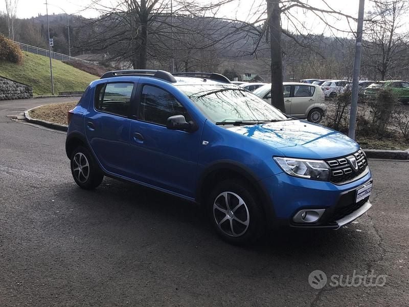 Usata Dacia Sandero Stepway 90 CV (66 kW) 2018 Blu Berlina