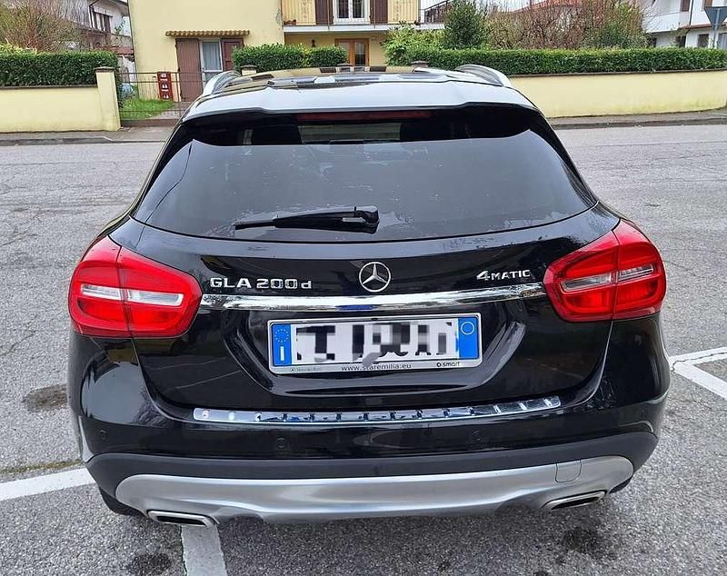 Usata Mercedes GLA200 136 CV (100 kW) 2016 Nero SUV