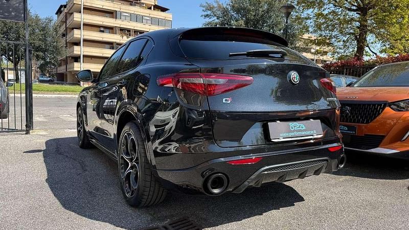 Usata Alfa Romeo Stelvio Veloce 210 CV (154 kW) 2022 Nero metallizzato SUV