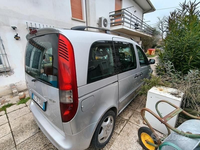 Usata Mercedes Vaneo 91 CV (66 kW) 2002 Monovolume
