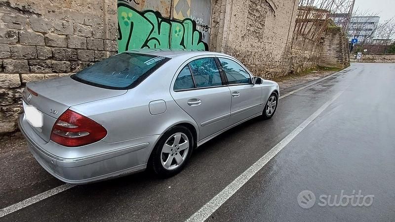 Usata Mercedes E320 Classic 204 CV (150 kW) 2004 Grigio Berlina