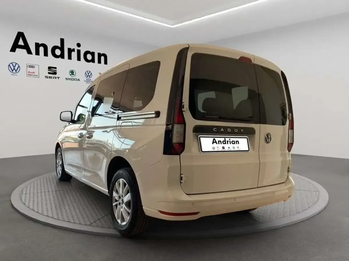 Usata VW Caddy 122 CV (89 kW) 2023 Bianco Monovolume