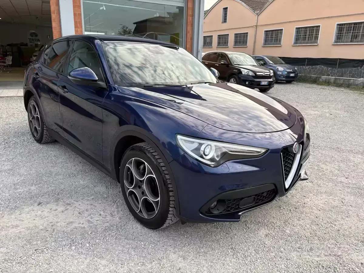 Usata Alfa Romeo Stelvio Executive 210 CV (154 kW) 2017 Blu SUV