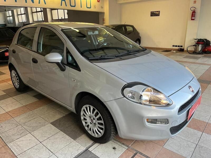 Grigio Usata 2016 Fiat Punto Lounge Due volumi | 5900 € (Buon prezzo) - Immagine 1/4