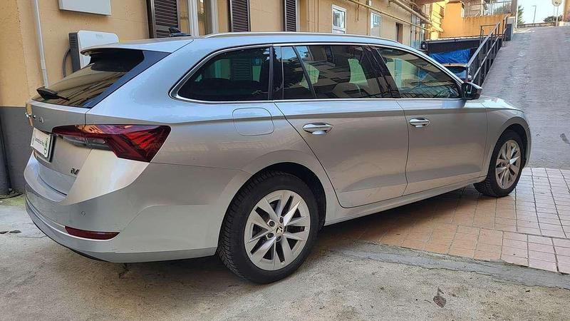 Usata Skoda Octavia Style 150 CV (110 kW) 2022 Argento riflesso Station wagon